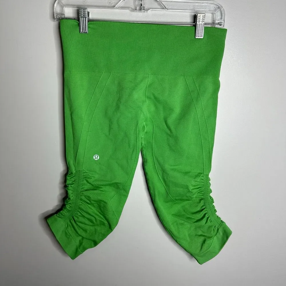 Women's Lululemon Size 6 In‎ The Flow Cropped Leggings Scrunch High Rise Green